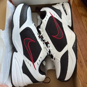 Men’s Nike Monarch IV. Size 11.5